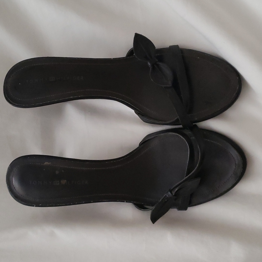 Tommy Hilfiger simple strap heeled shoes - preloved